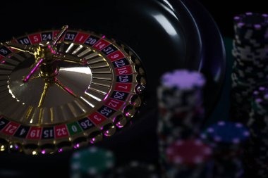 Book of Dead free spins round with expanding wild symbol covering multiple reels on luxury12 slot
