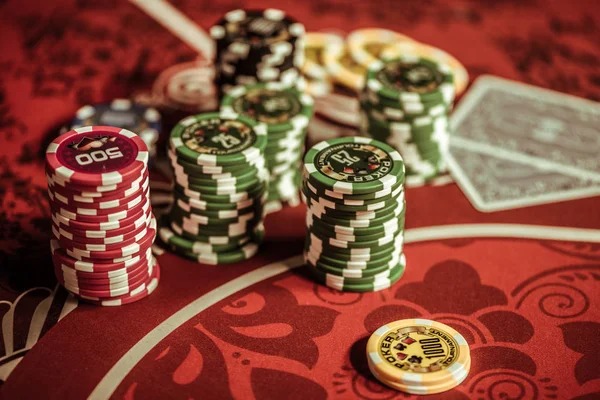 Live blackjack dealer and betting controls Live blackjack table at Hongkong Pools on luxury12 slot with dealer and betting interface